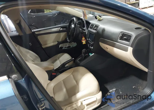 3VWDB7AJ4HM235955: 44245639