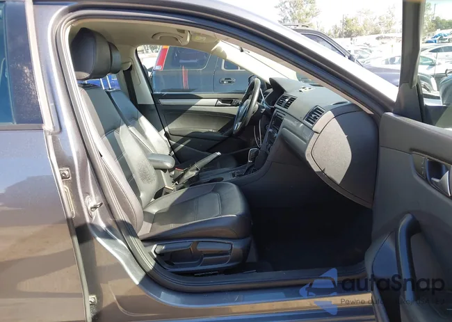 1VWAT7A32EC070339: 44244854