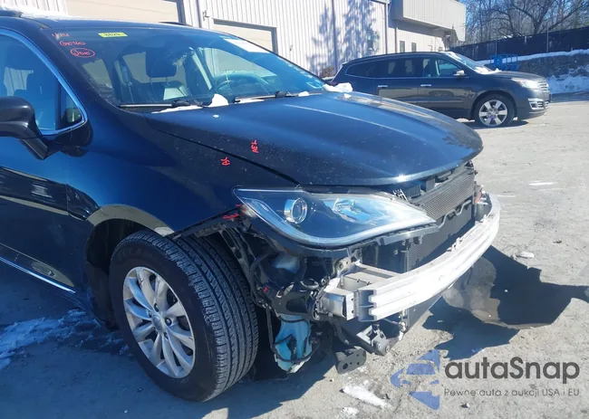 2C4RC1BG2HR832004: 44244953