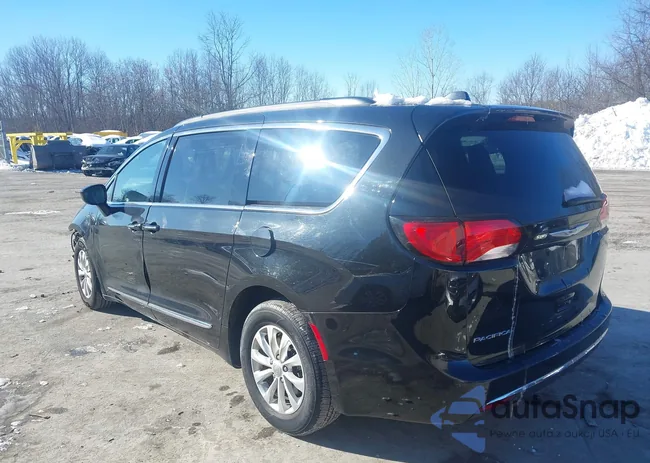 2C4RC1BG2HR832004: 44244953