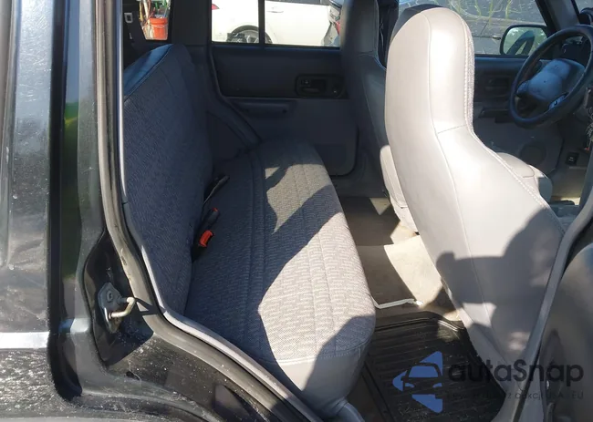 1J4FJ68S3WL174677: 44246536