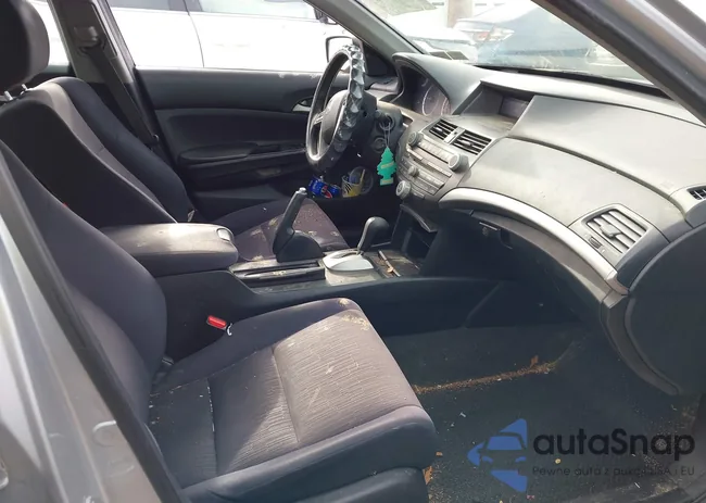 1HGCP2F37CA100800: 44246724