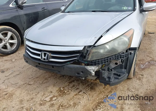 1HGCP2F37CA100800: 44246724