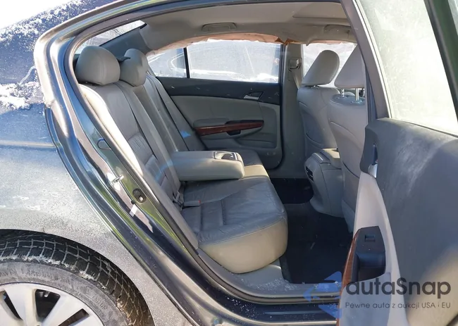 1HGCP2F83BA092379: 44247610