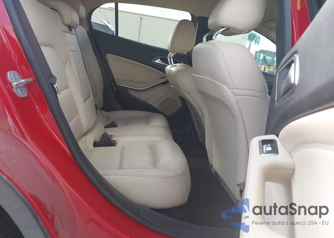 WDCTG4EB2FJ132829: 44246862