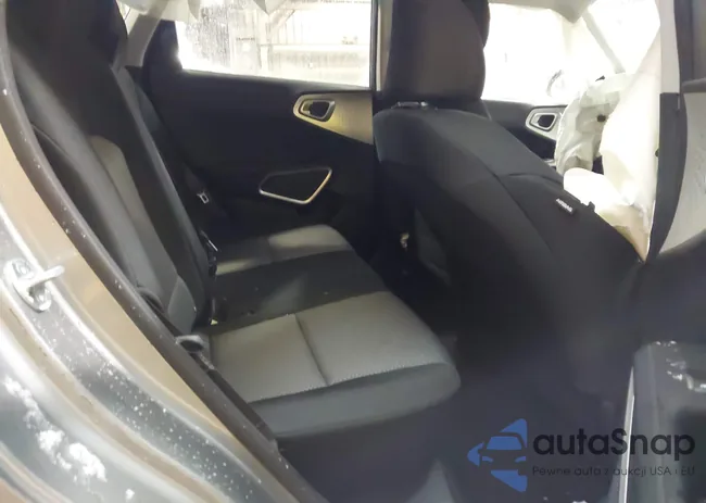 KNDJ23AU6R7917143: 44246863