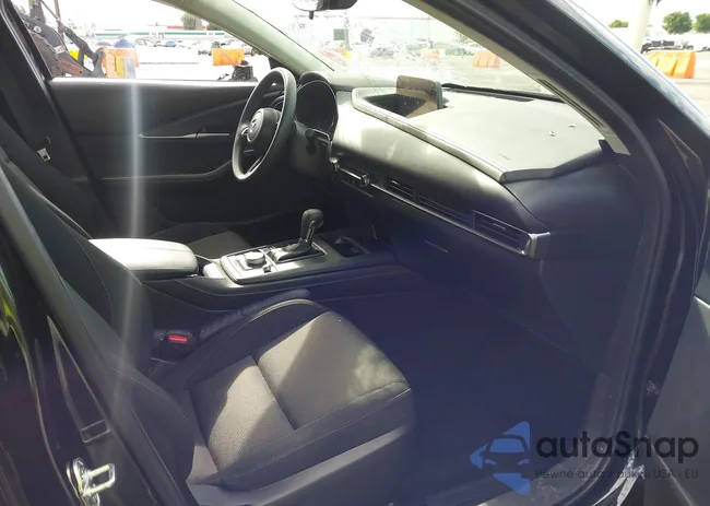 3MVDMBAM0SM847618: 44248650