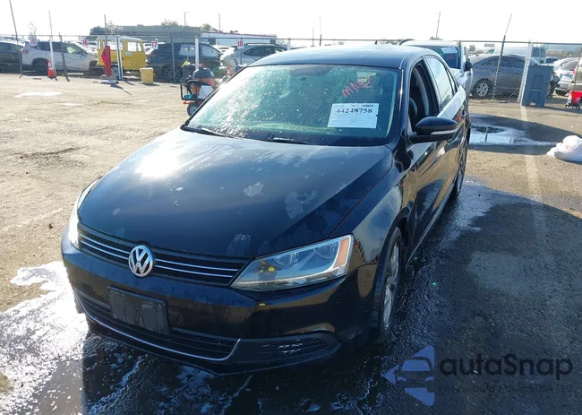 3VWBP7AJ8DM377535: 44248758