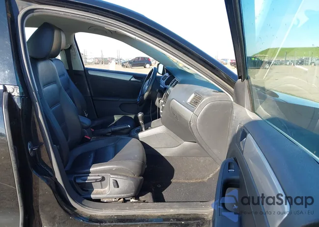 3VWBP7AJ8DM377535: 44248758