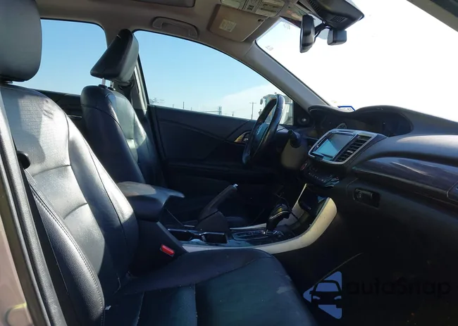 1HGCR3F90GA008017: 44247936