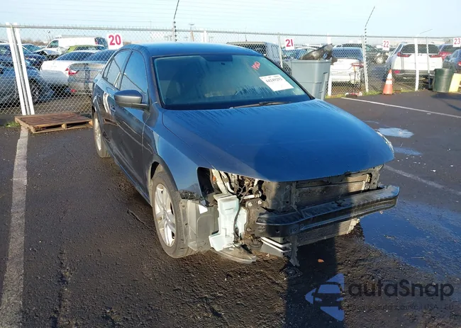 3VW2B7AJ5JM260585: 44249292