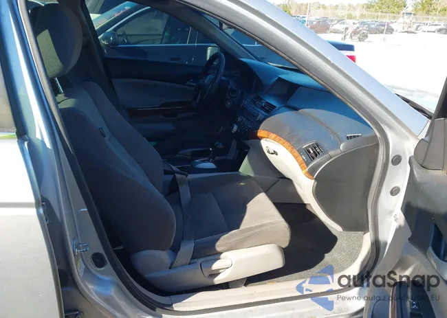 1HGCP2F78CA060181: 44249739