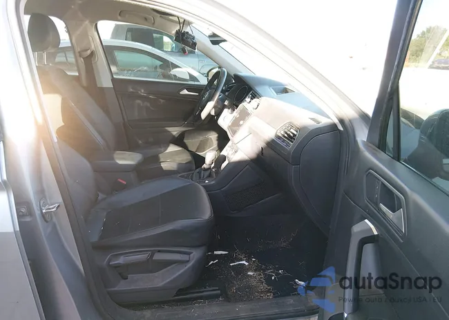 3VV3B7AX0LM162502: 44250488