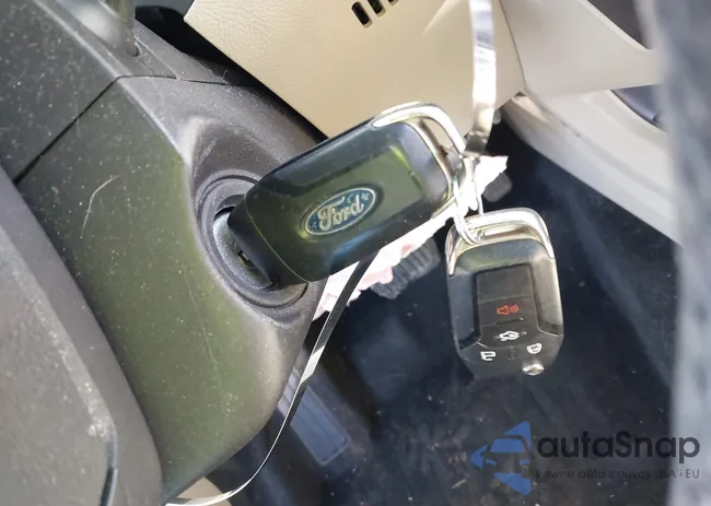 3FA6P0LU9FR261971: 44251372