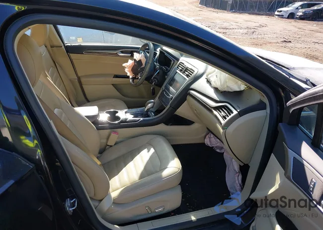 3FA6P0LU9FR261971: 44251372