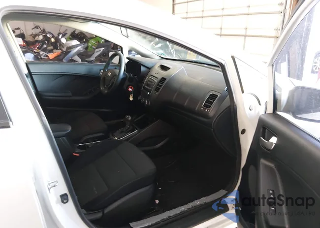 KNAFK5A82J5773978: 44251564