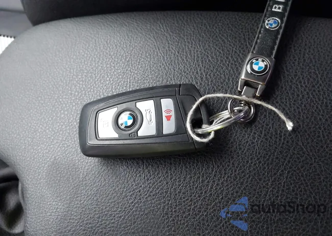 WBA8E5G34HNU45371: 44251775