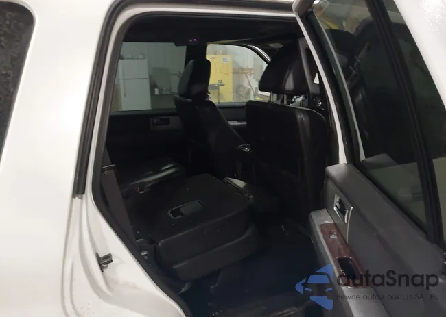 1FMJU2A50AEB72740: 44252579