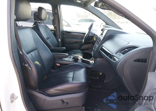 2C4RDGEG8JR205261: 44252764