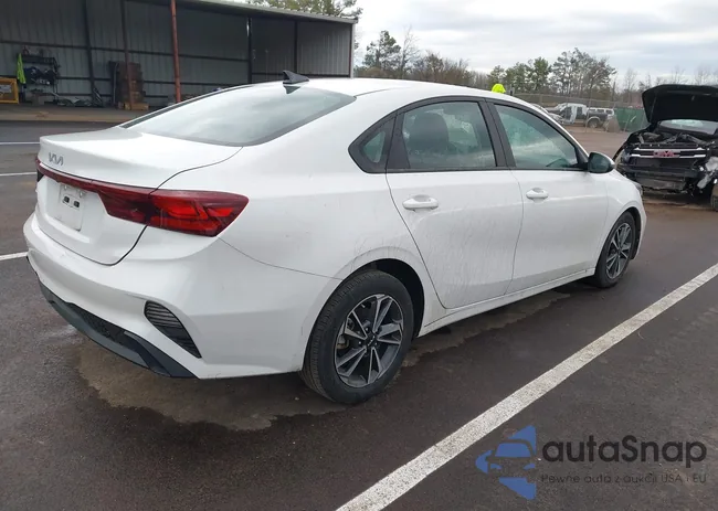 3KPF24AD1PE610729: 44251888