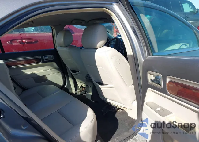 3LNHM26T38R615637: 44252052