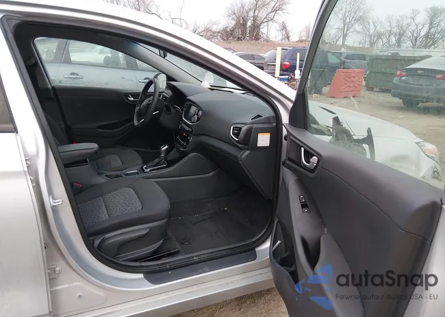 KMHC65LC6KU106930: 44254679