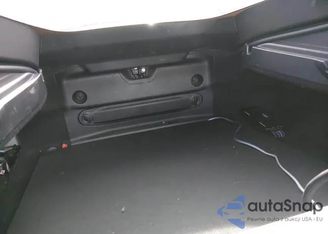 WZ1DB0C0XNW052040: 44255778