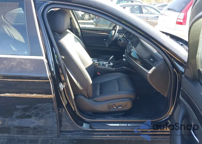 WBAFV3C57FD686931: 44255938