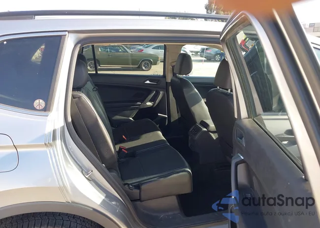 3VV3B7AX2LM070128: 44257582