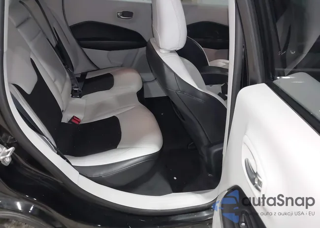 3C4NJDBB7JT373243: 44257168