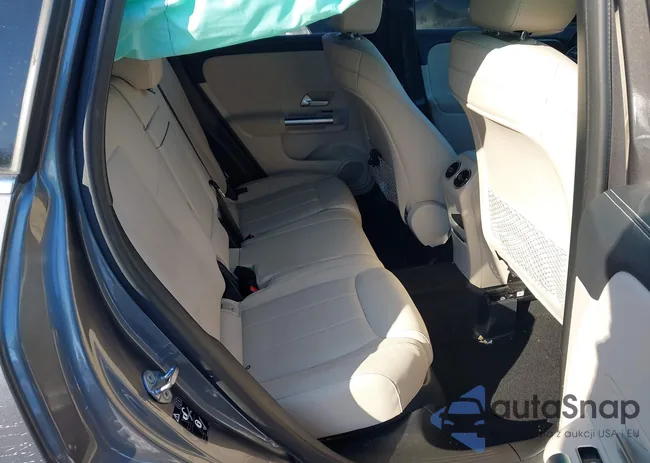 W1N4N4HBXMJ205821: 44258525