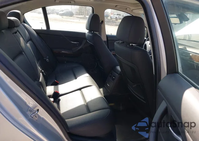 WBAVB13596KX40735: 44259346