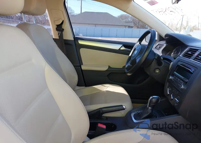 3VWDX7AJ8DM422725: 44258857