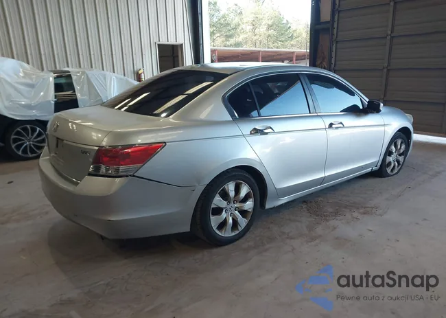 1HGCP36838A087701: 44260134