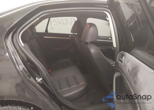 3VWAZ7AJ8AM116603: 44260224