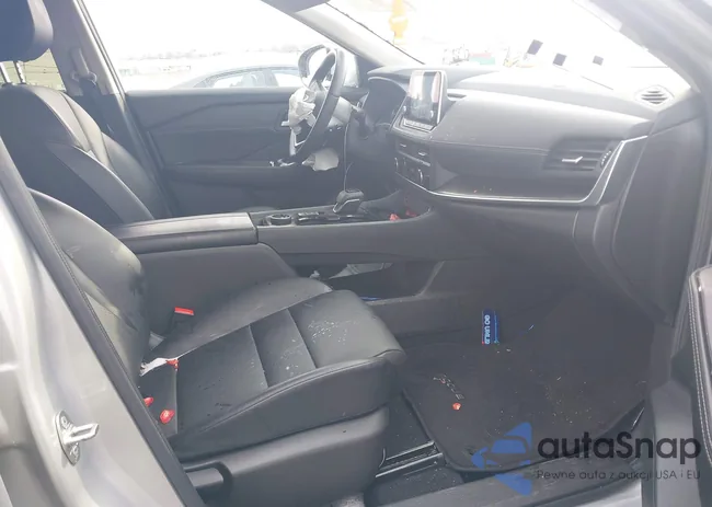 JN8BT3BB5RW170367: 44260468