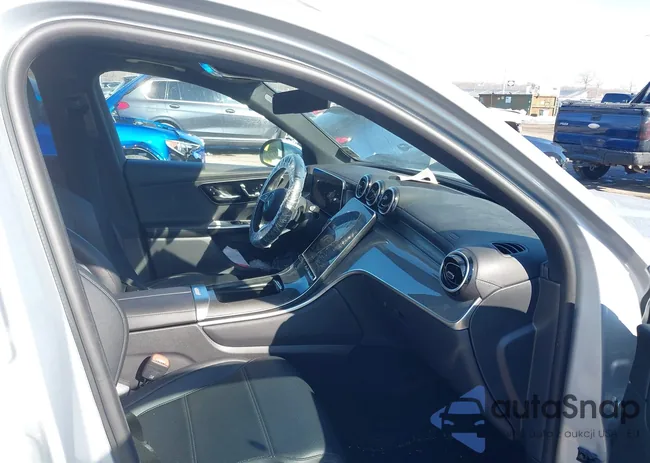 W1NKM4HB6RF161031: 44260499