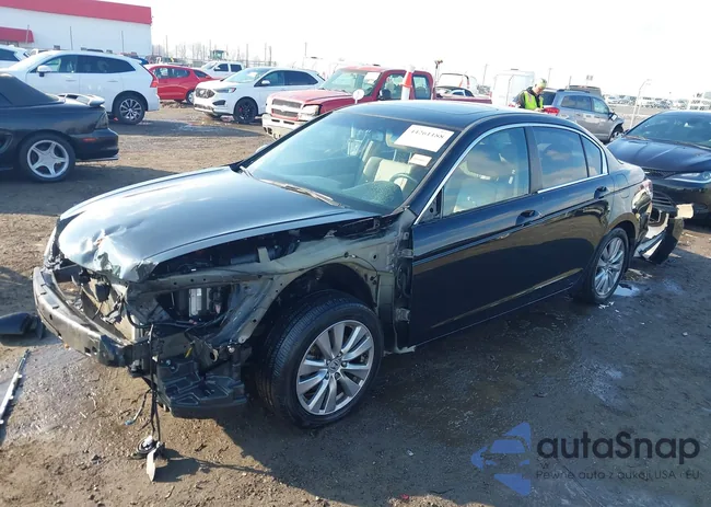 1HGCP2F8XCA120230: 44261188