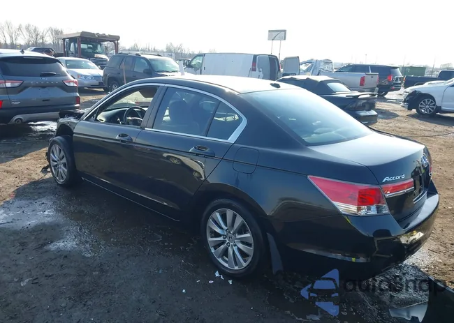 1HGCP2F8XCA120230: 44261188