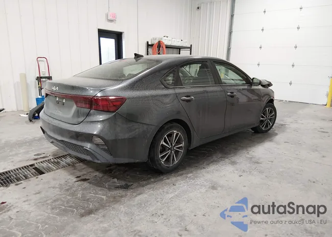 3KPF24AD9PE561652: 44261587