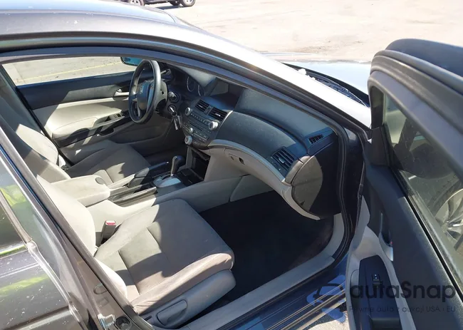 1HGCP2F33BA044059: 44261613