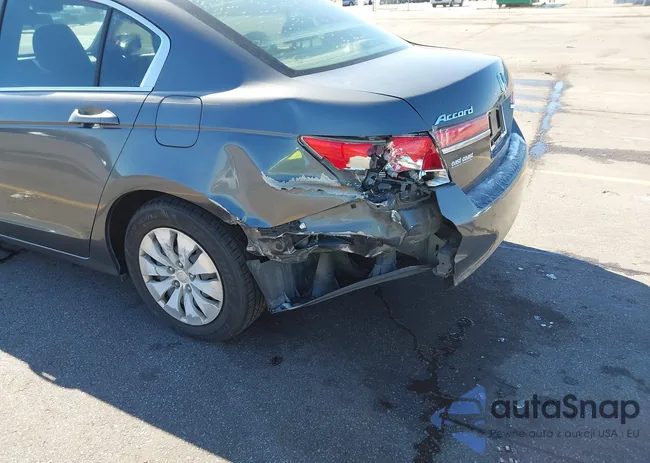 1HGCP2F33BA044059: 44261613