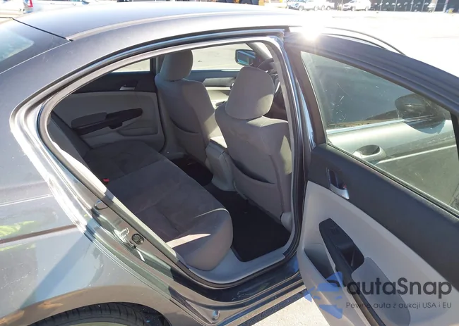 1HGCP2F33BA044059: 44261613