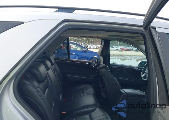 4JGBB86E89A487200: 44260731