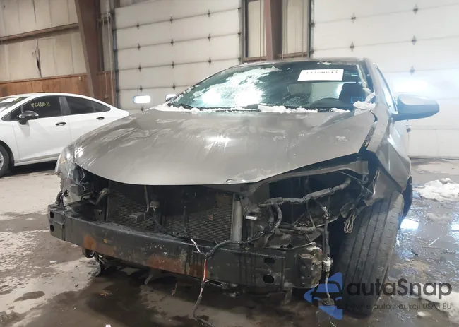 2T1BURHE9JC039422: 44260843