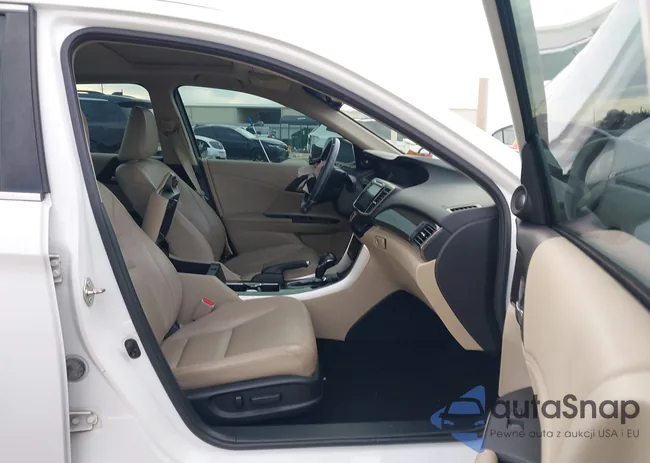 1HGCR2F82HA189351: 44262368