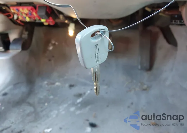 1LNHM81W7YY797025: 44262544