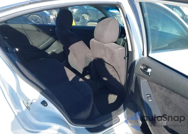 1N4AL2AP3AN562701: 44262670