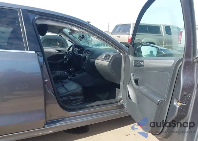 3VWDB7AJ1JM219590: 44261823