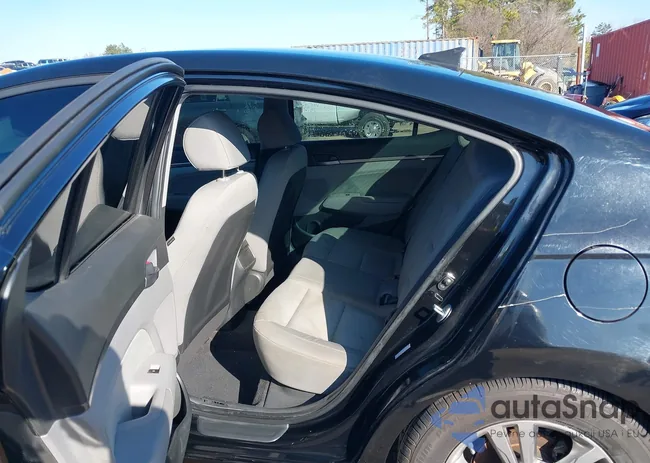 KMHD84LF5JU501912: 44261848